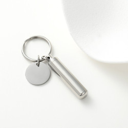 Llavero Cilindro con Placa y Huellas - Silver Llavero Cilindro con Placa y Huellas - Silver